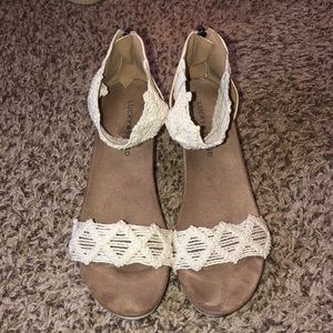 Cream wedges